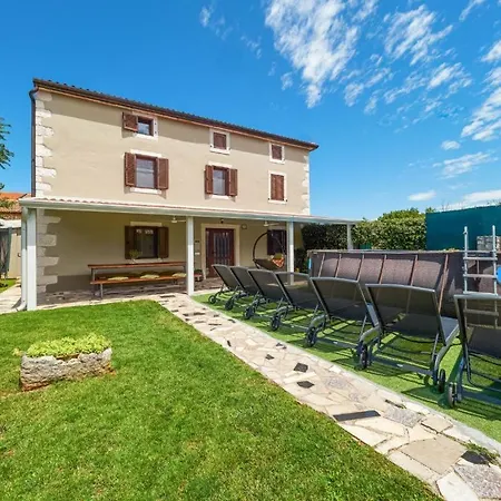 Mala Petra Villa
